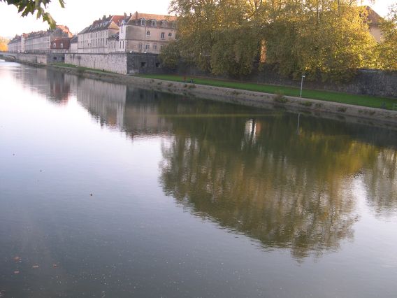  reflets dans les eaux du Doubs